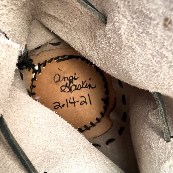 Hand made custom cowhide bucket bag - Picture 3 of 10